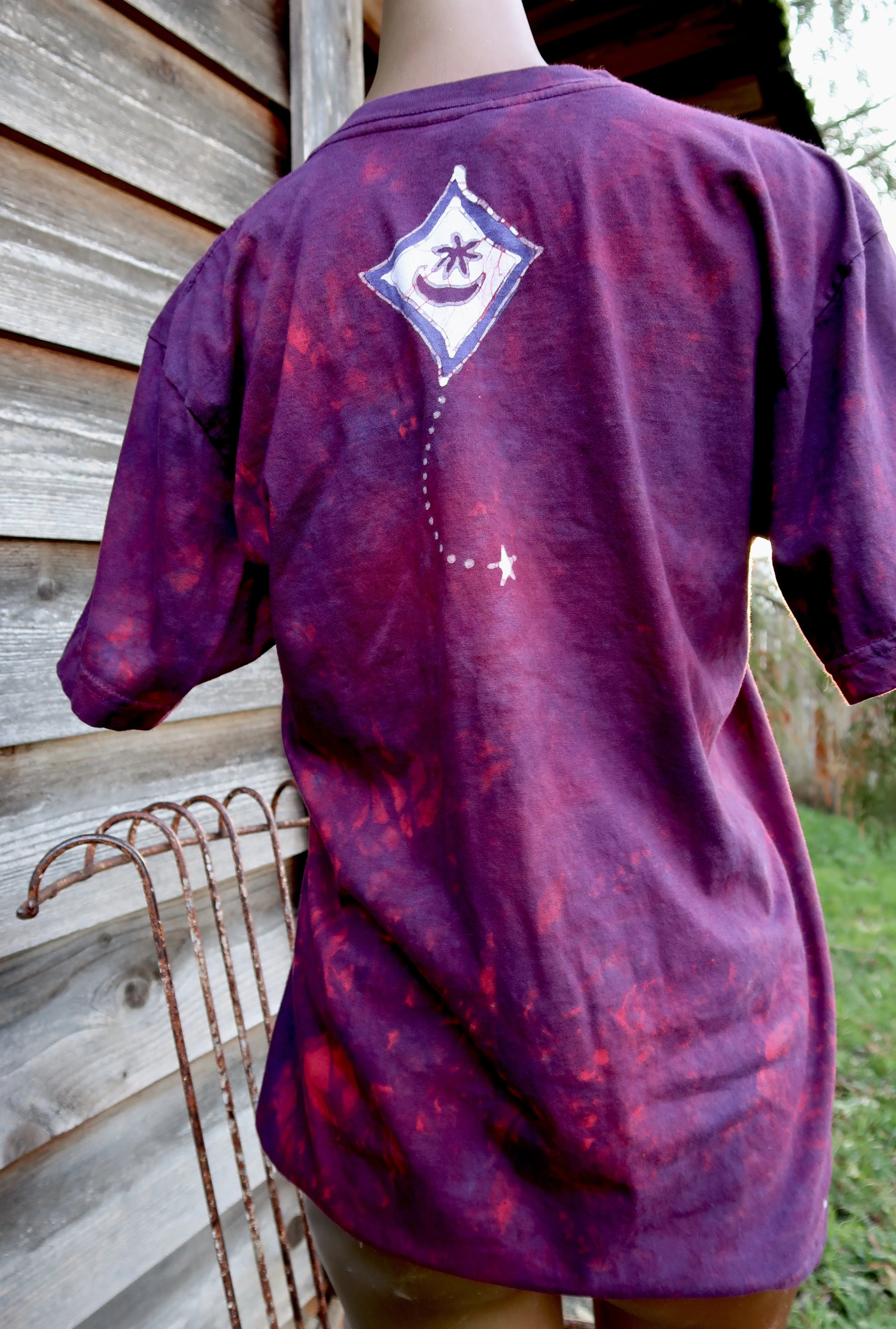 Kite Over Diamond Lake in Burgundy Batik Vneck Tee