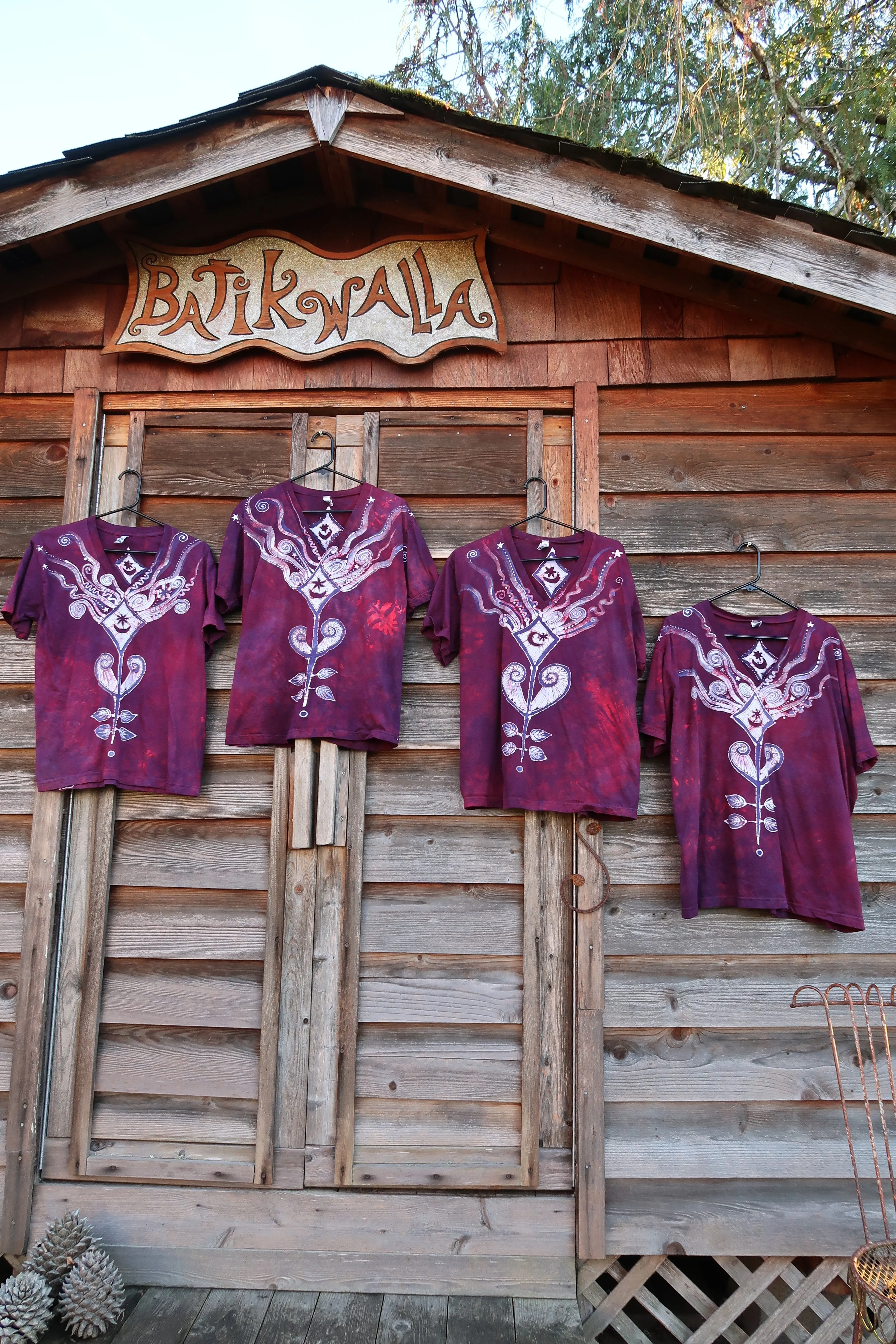 Kite Over Diamond Lake in Burgundy Batik Vneck Tee