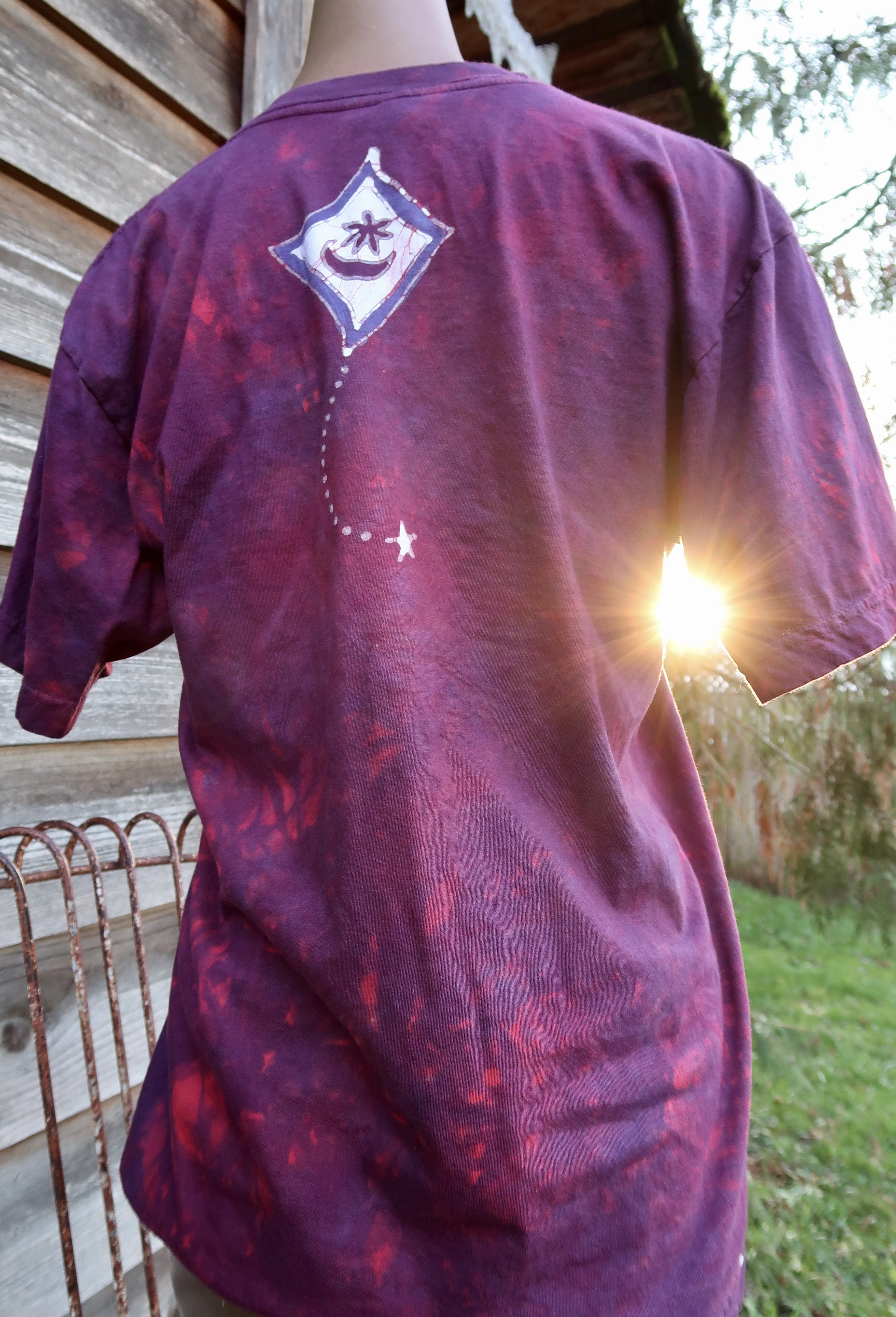 Kite Over Diamond Lake in Burgundy Batik Vneck Tee